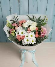 Букет цветов из:  Розы, Лизиантусы и Хризантемы в Кусе