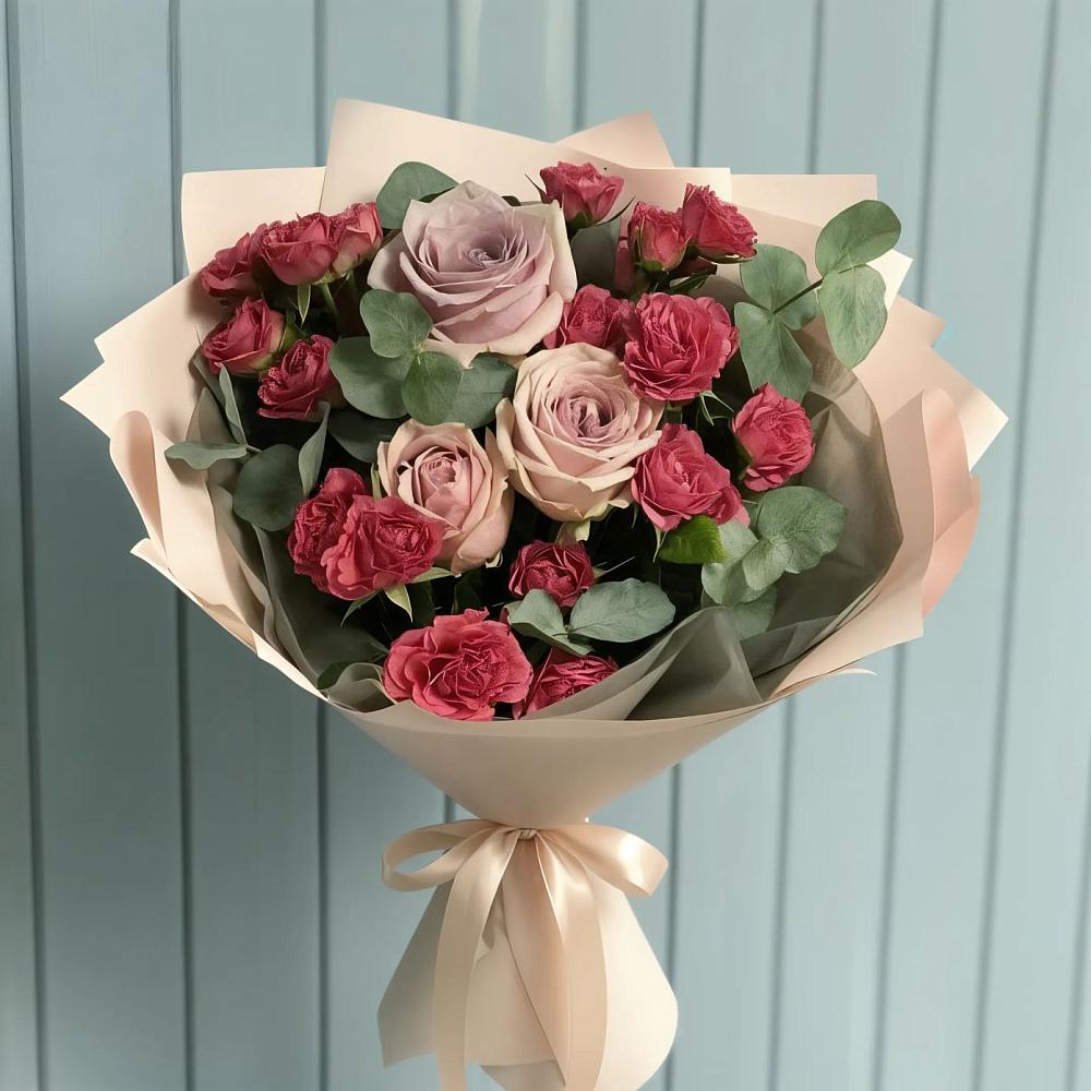 Букет цветов из: Гвоздики и Розы в Кусе