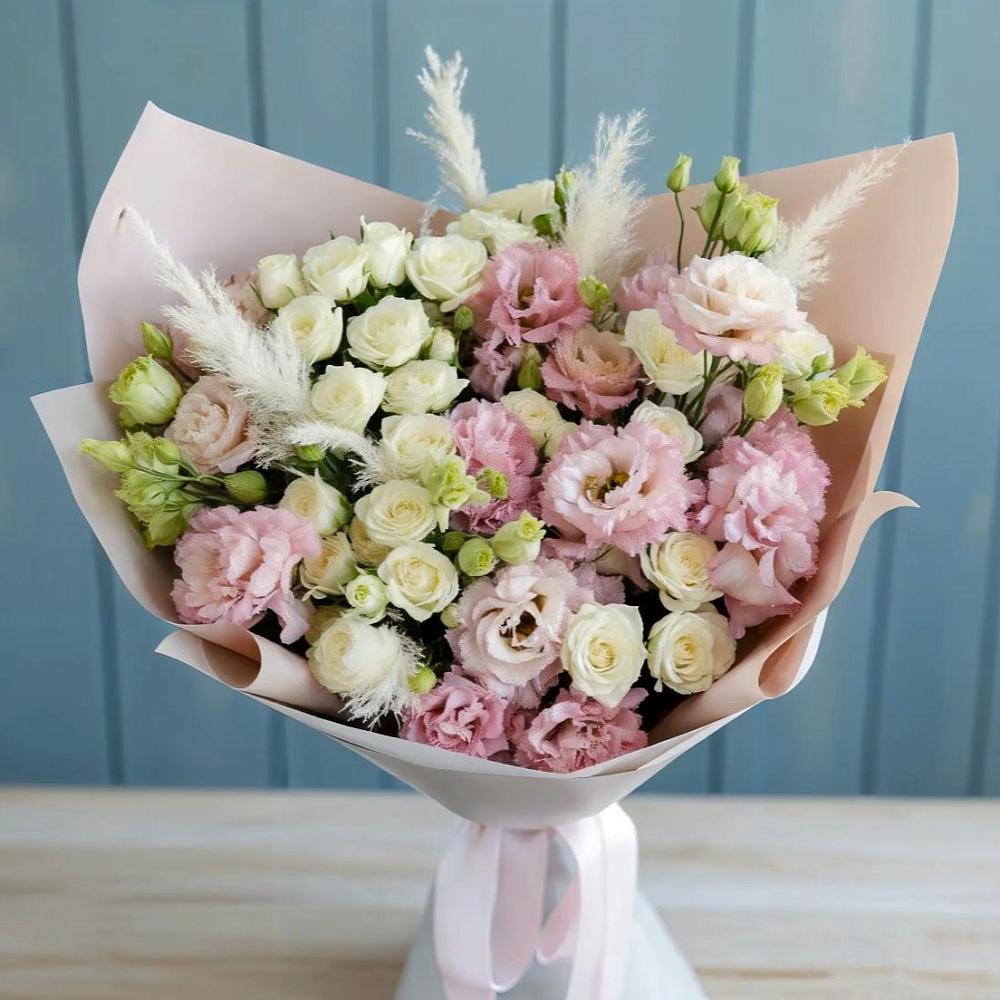 Букет цветов из: Альстромерии и Розы в Кусе