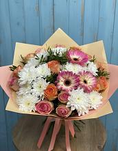 Букет цветов из:  Розы, Герберы и Хризантемы в Кусе