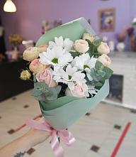 Букет милый в Кусе Букет цветов из: Хризантемы и Розы в Кусе