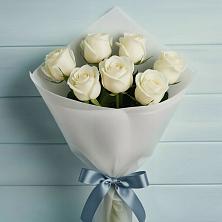 Букет 7 Белых роз Эдлесс Лав в Кусе