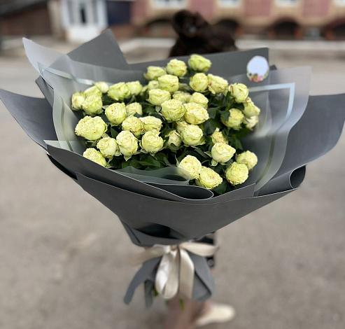 Букет Белые кустовые розы Солинеро в Кусе
