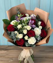 Букет цветов из:  Розы и Альстромерии в Кусе