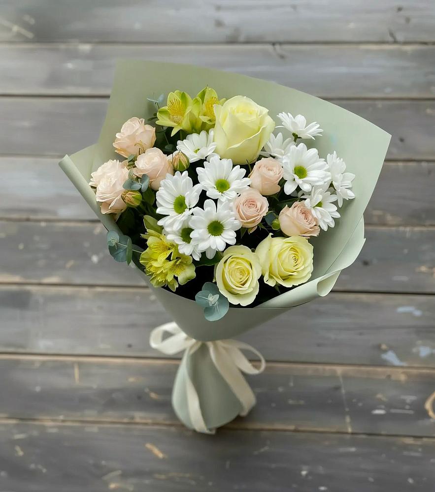 Букет цветов из: Альстромерии, Розы и Хризантемы в Кусе