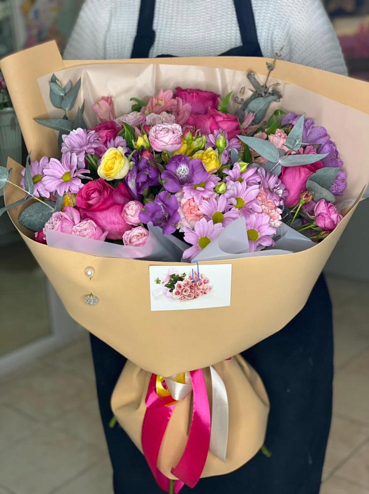 Букет цветов из: Хризантемы, Гвоздики и Альстромерии в Кусе