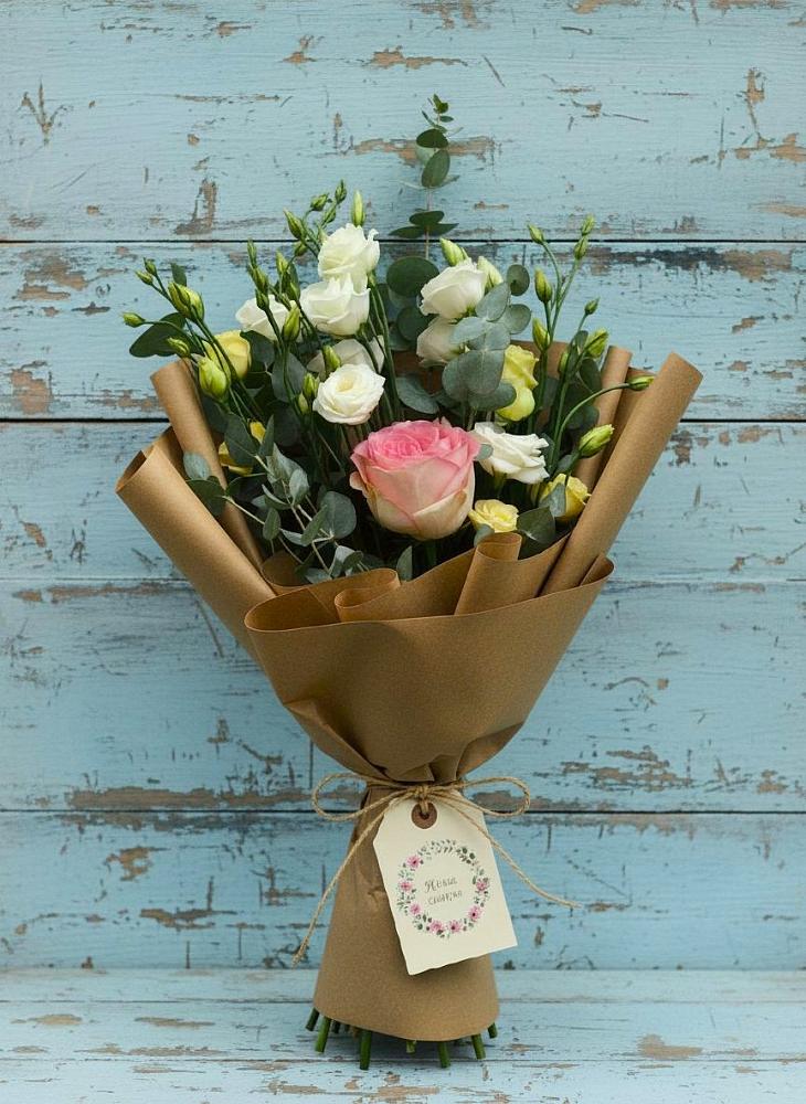 Букет цветов из: Розы и Лизиантусы в Кусе