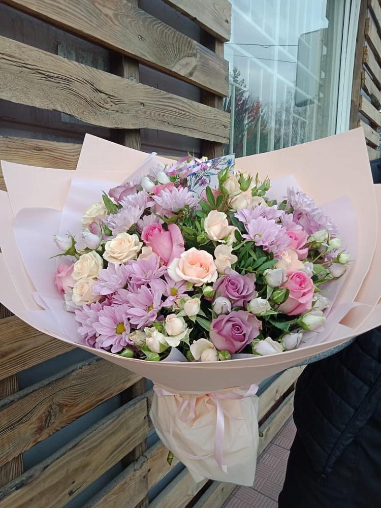 Букет цветов из: Розы и Хризантемы в Кусе