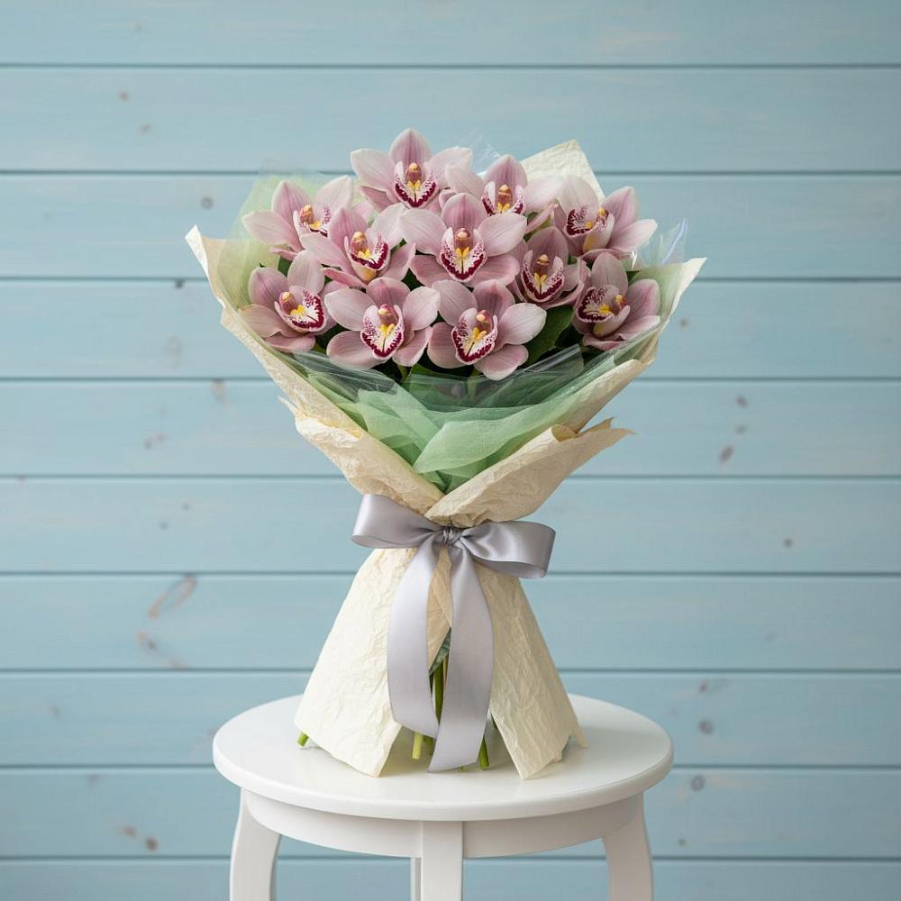 Букет цветов из: Орхидеи и Розы в Кусе