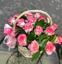 Цветочная композиция из Розы в корзине в Кусе