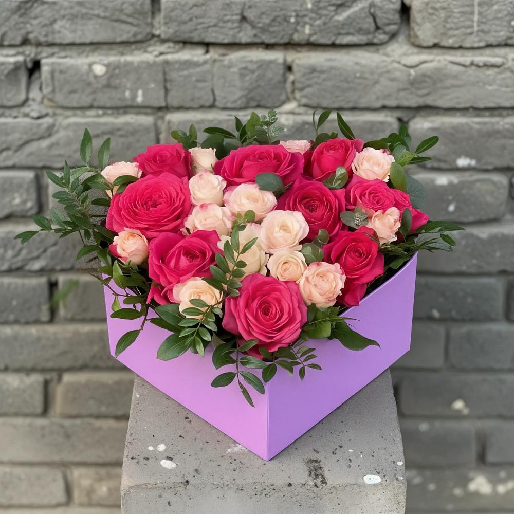 Цветочная композиция из Розы в коробке в Кусе