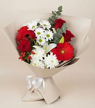 Букет цветов из:  Розы, Хризантемы, Герберы и Лилии в Кусе
