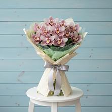 Букет цветов из:  Орхидеи и Розы в Кусе