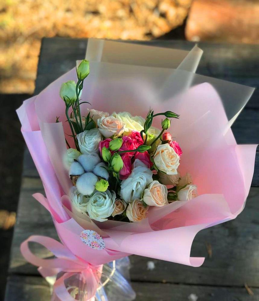 Букет цветов из: Розы и Лизиантусы в Кусе