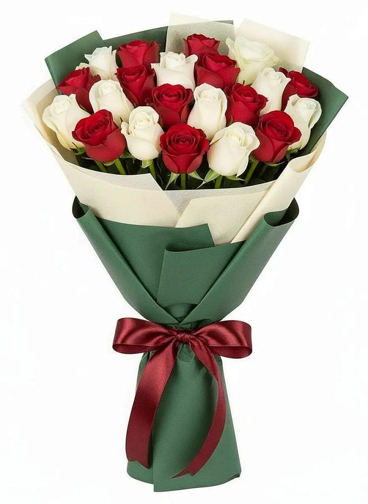 Букет Микс из красных и белых роз в Кусе