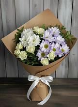 Букет цветов из:  Хризантемы и Розы в Кусе