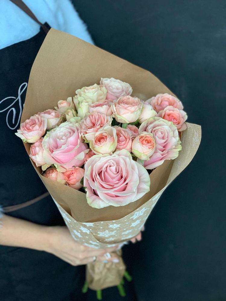 Букет цветов из: Хризантемы и Розы в Кусе