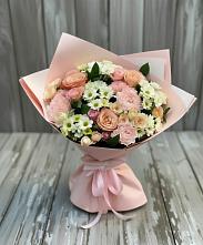 Букет цветов из:  Гвоздики, Розы и Хризантемы в Кусе