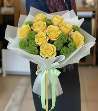 Букет цветов из:  Хризантемы и Розы в Кусе