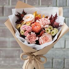 Букет цветов из:  Гвоздики, Хризантемы и Розы в Кусе