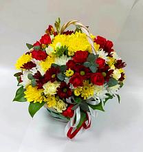 Цветочная композиция из Хризантемы и Розы в корзине в Кусе