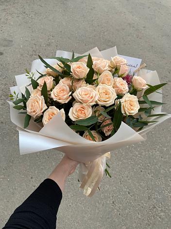 Букет Кремовые розы Латте в Кусе