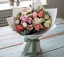 Букет цветов из:  Розы, Лизиантусы и Гвоздики в Кусе