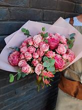 Букет розы в пальмах в Кусе Букет цветов из: Розы в Кусе
