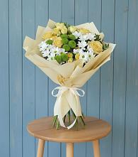 Букет цветов из:  Хризантемы и Розы в Кусе