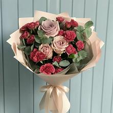 Букет цветов из:  Гвоздики и Розы в Кусе