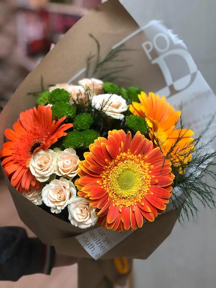 Букет цветов из: Герберы, Хризантемы и Розы в Кусе