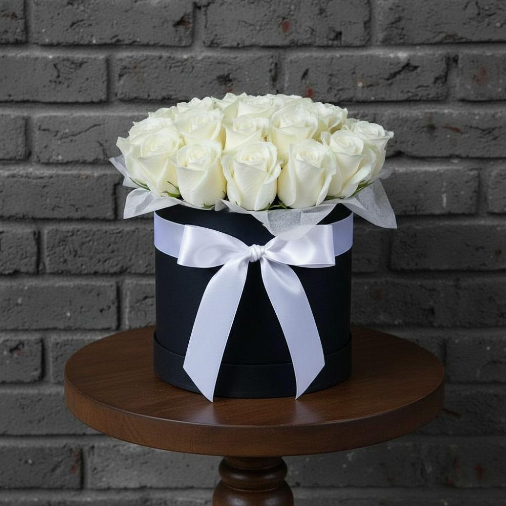 Цветочная композиция из Розы в шляпной коробке в Кусе