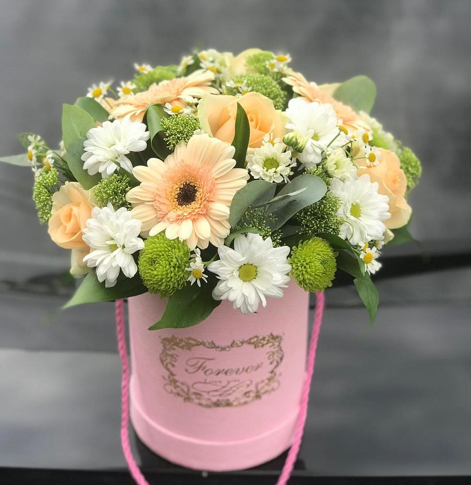 Цветочная композиция из Розы, Герберы и Хризантемы в шляпной коробке в Кусе