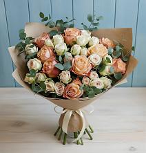 Букет цветов из:  Альстромерии и Розы в Кусе