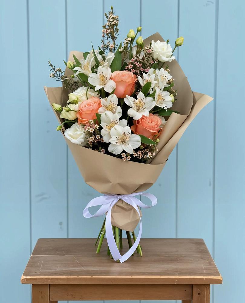 Букет цветов из: Альстромерии, Лизиантусы, Розы и Хризантемы в Кусе
