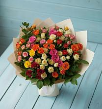 Букет Микс из разноцветных кустовых роз в Кусе